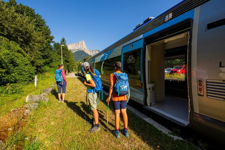 Vue sur le Mont Aiguille depuis la Gare de Clelles