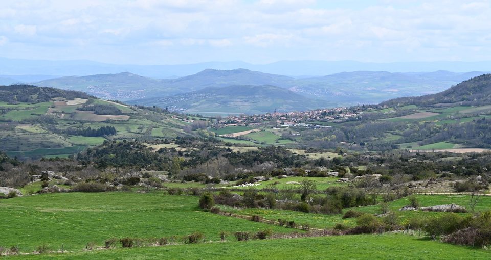 Panorama des villages et puys alentours