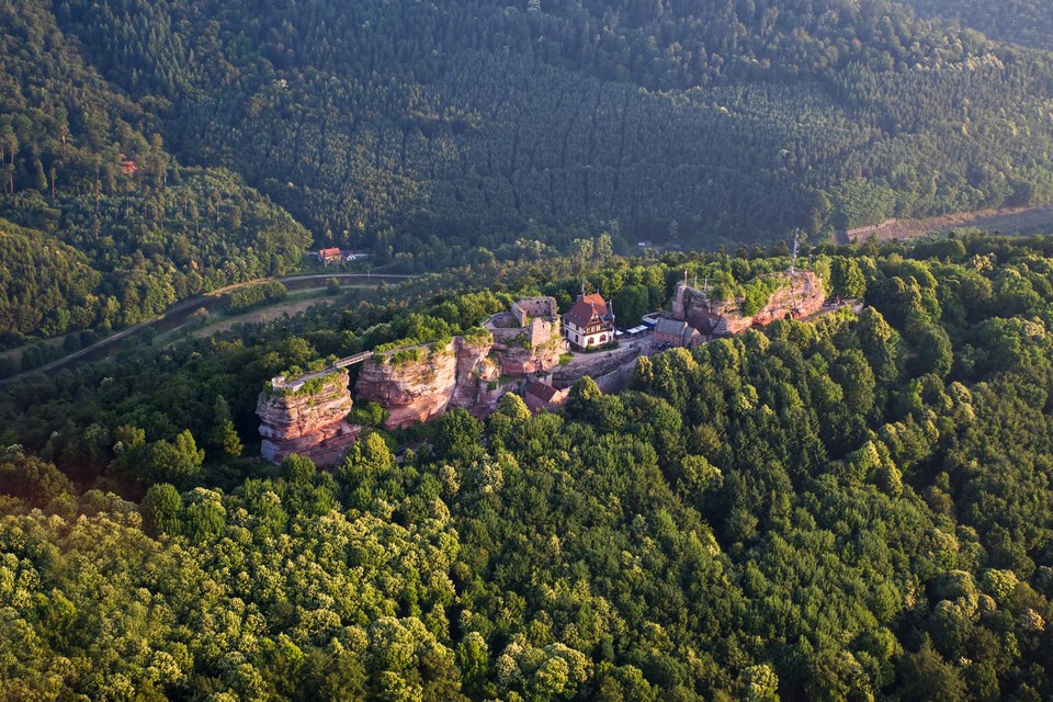 Vue aérienne du château du Haut-Barr
